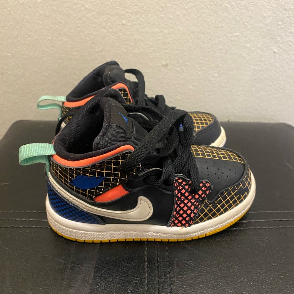 Air Jordan 1 Mid MMD TD ‘Multi Grid’ size 6C. Multicolored casual sneakers